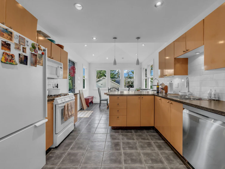 295 W 23rd Avenue, Vancouver, BC, V5Y 2H2 - 9