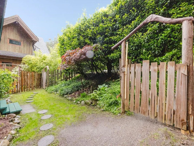 2829 Lower Road, Roberts Creek, BC, V0N 2W4 - 32