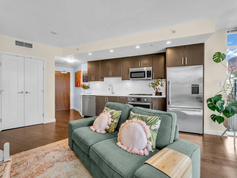 610 - 88 W 1st Avenue, Vancouver BC V5Y 3K8