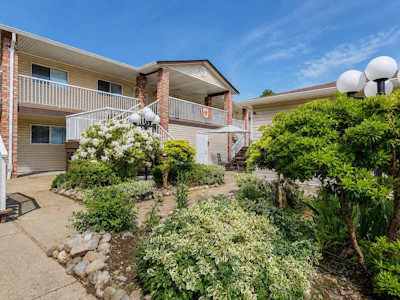 4-32821 6 Avenue - 2