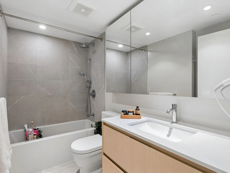 611-1500 Fern Street, North Vancouver, BC, V7J 0E6 - 23