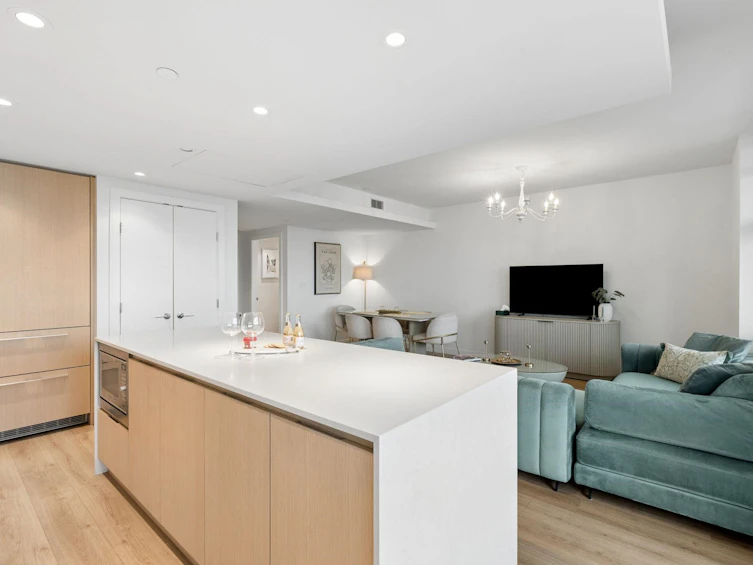 611-1500 Fern Street, North Vancouver, BC, V7J 0E6 - 9