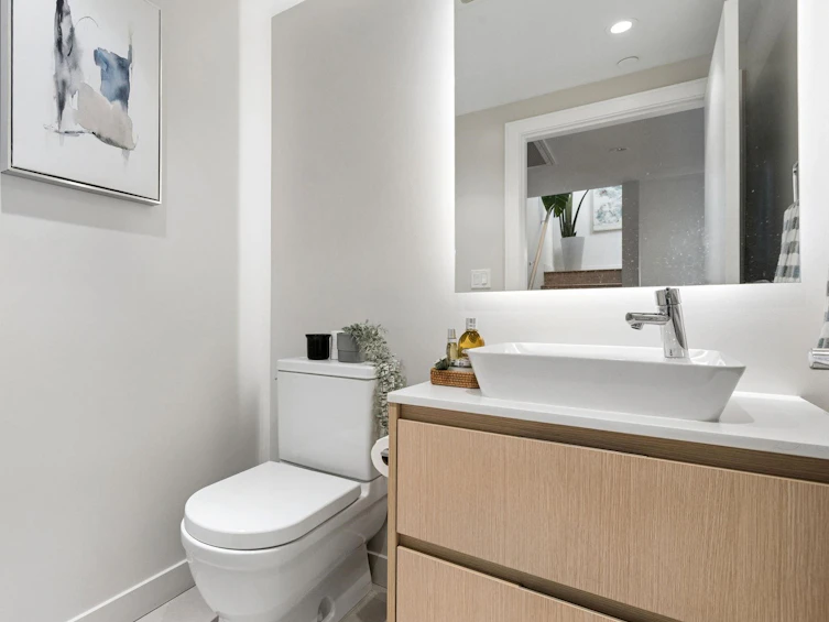 611-1500 Fern Street, North Vancouver, BC, V7J 0E6 - 16