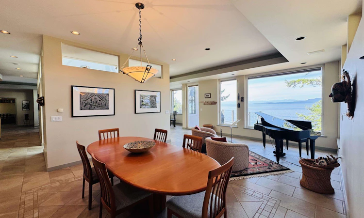 11677 Sunshine Coast Highway
