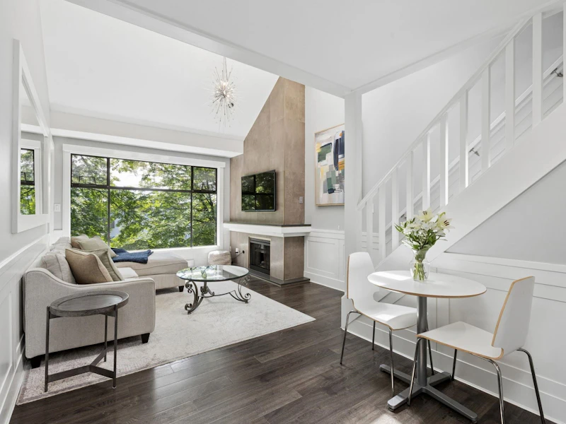 303 - 1702 Chesterfield Avenue, North Vancouver BC V7M 2P1