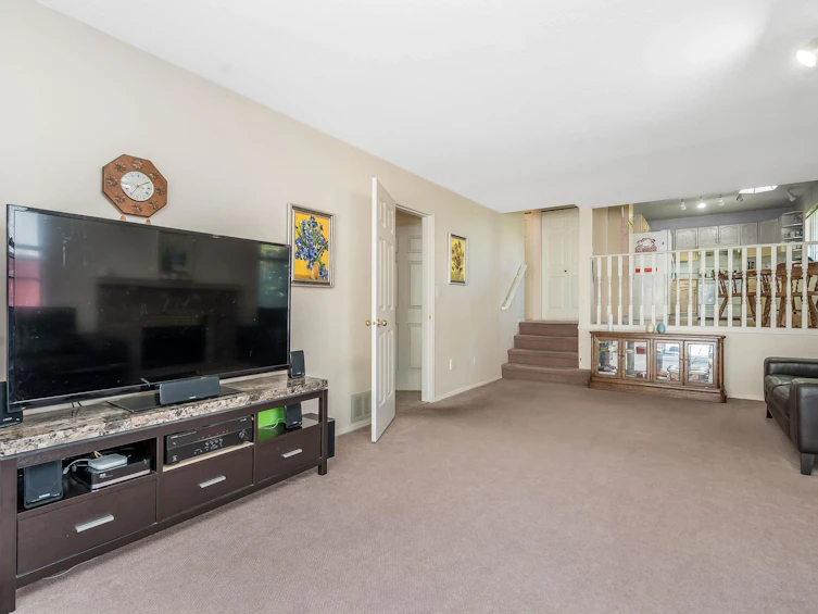 15911 111 Avenue, Surrey, BC, V4N 1C8 - 15