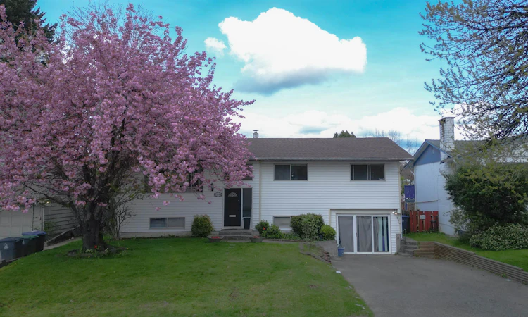 11064 Swan Crescent