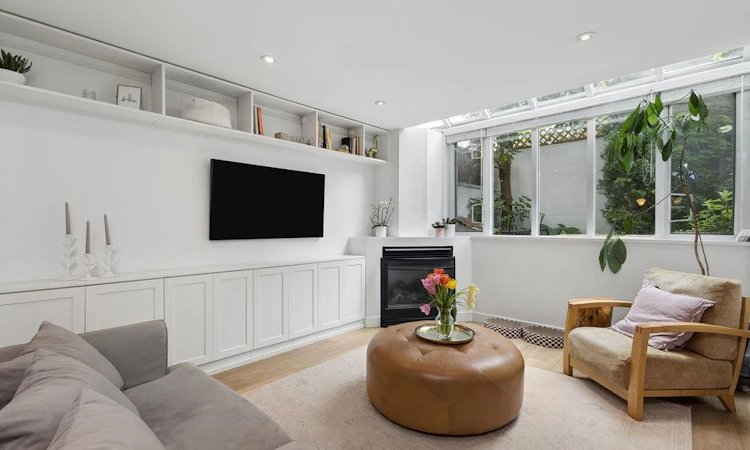 2-1949 W 8th Avenue