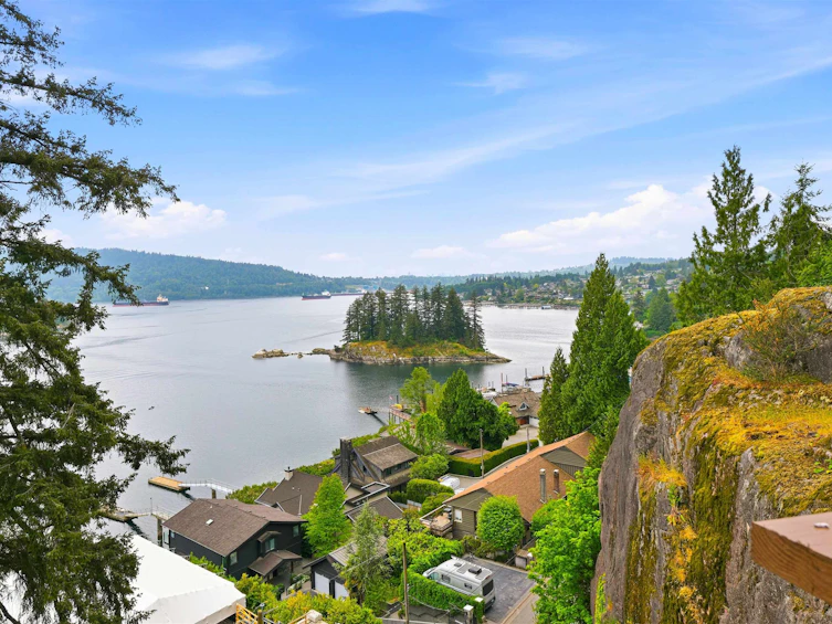 1584 Look Out Point, North Vancouver, BC, V7G 1X9 - 38