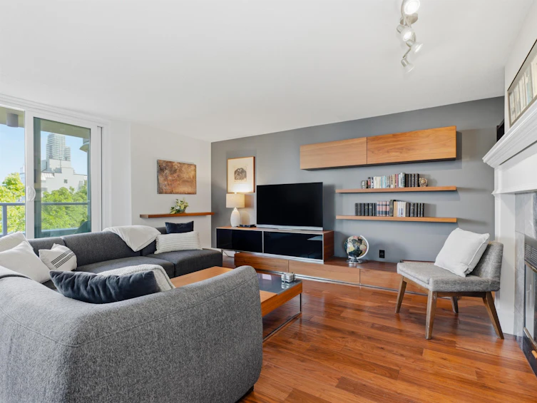 901-1566 W 13th Avenue, Vancouver, BC, V6J 2G4 - 2