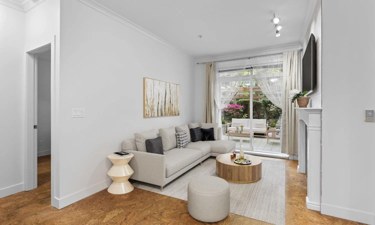 102-3250 St Johns Street