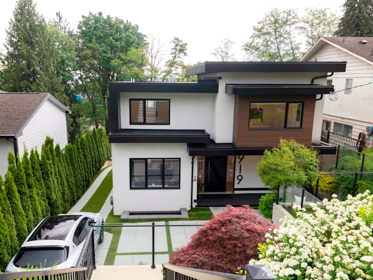 919 E 4th Street, North Vancouver, BC, V7L 1K3