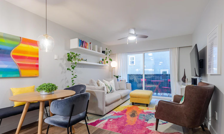 200-2033 W 7th Avenue