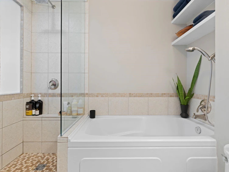 2558 W 4th Avenue, Vancouver, BC, V6K 1P6 - 16