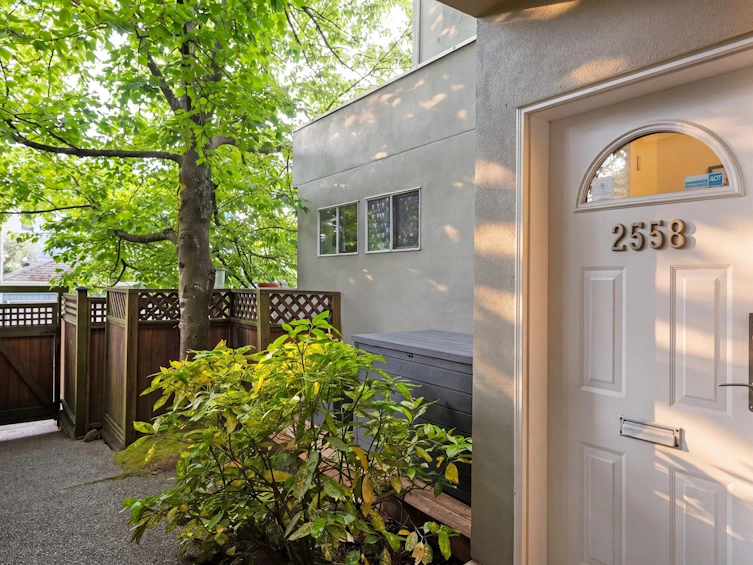 2558 W 4th Avenue, Vancouver, BC, V6K 1P6 - 27
