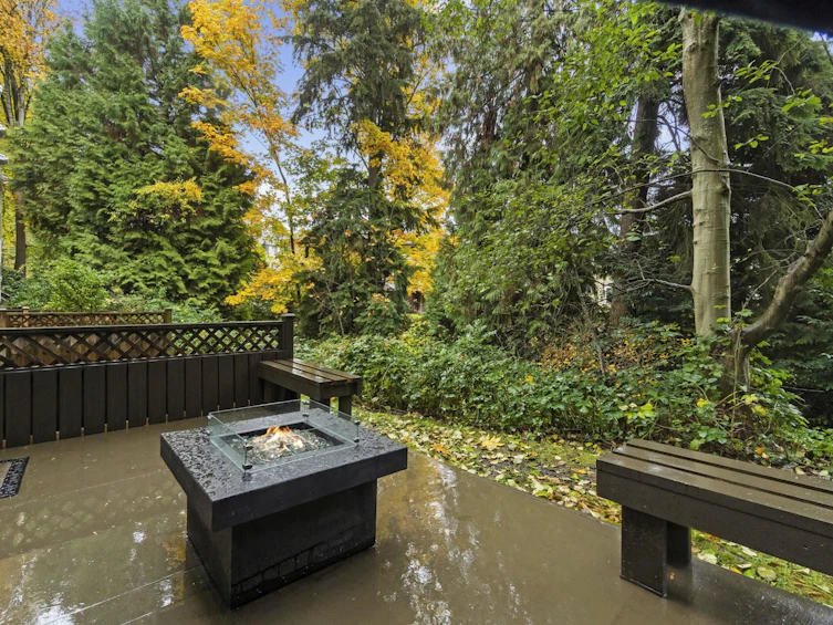 2082 Springer Avenue, Burnaby, BC, V5B 3M5 - 23