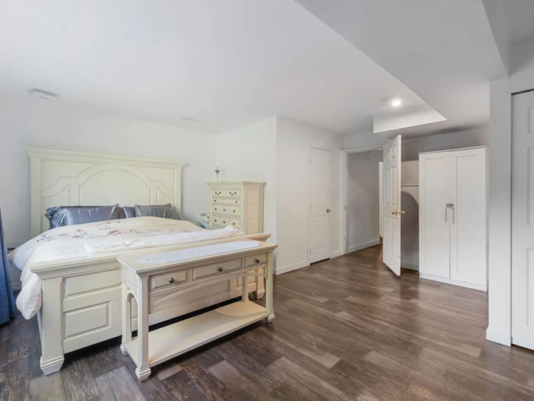 2082 Springer Avenue, Burnaby, BC, V5B 3M5 - 13