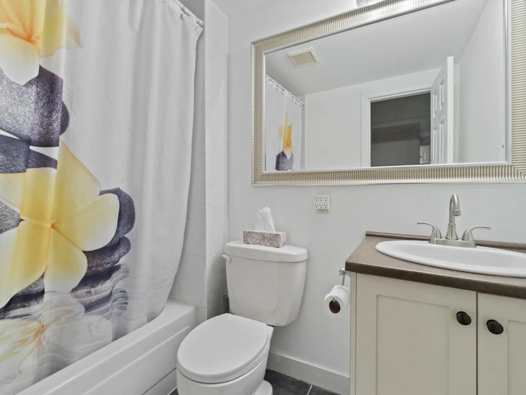 2082 Springer Avenue, Burnaby, BC, V5B 3M5 - 20