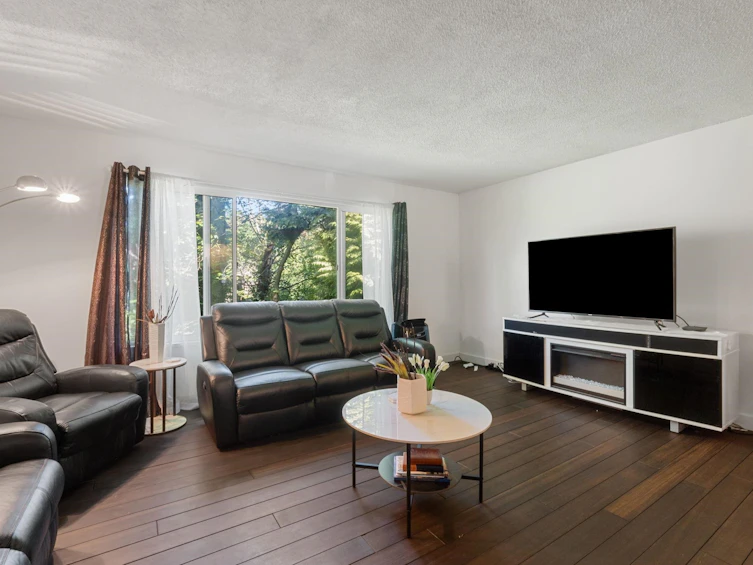2082 Springer Avenue, Burnaby, BC, V5B 3M5 - 10