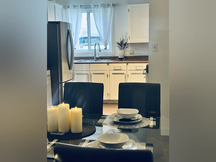 2082 Springer Avenue, Burnaby, BC, V5B 3M5 - 4