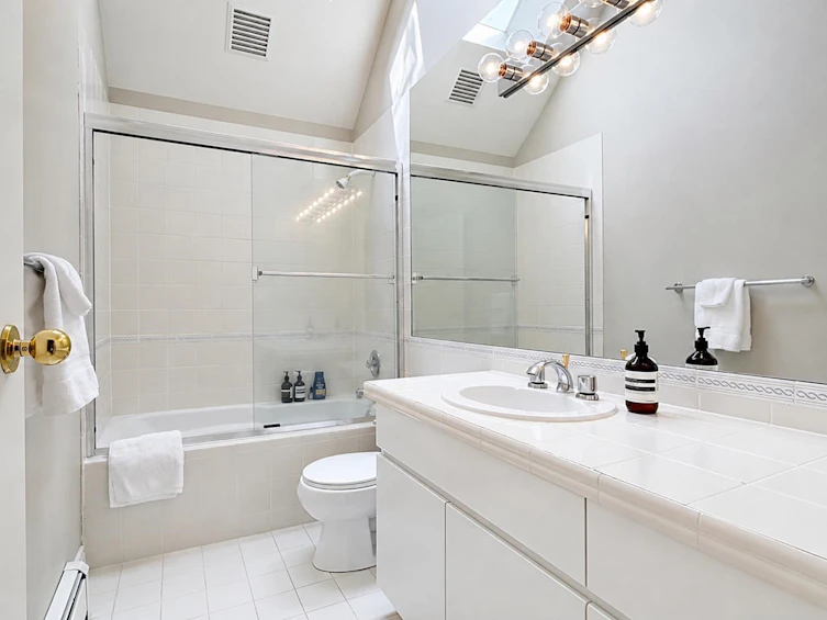8418 Gillnet Place, Vancouver, BC, V6P 6P6 - 35