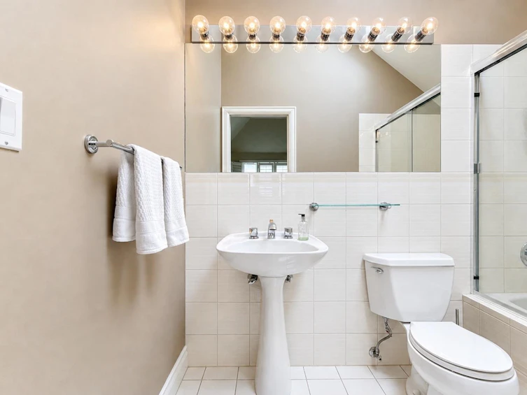 8418 Gillnet Place, Vancouver, BC, V6P 6P6 - 38