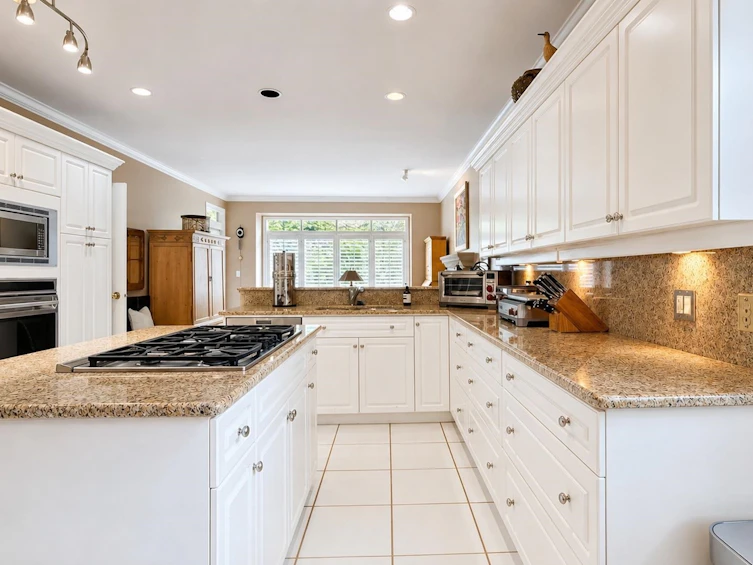 8418 Gillnet Place, Vancouver, BC, V6P 6P6 - 11