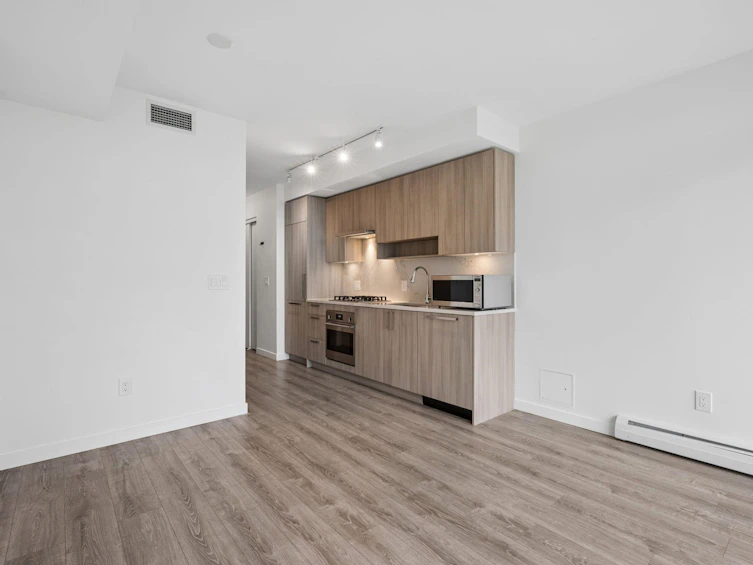 704-13350 Central Avenue, Surrey, BC, V3T 0S1 - 8