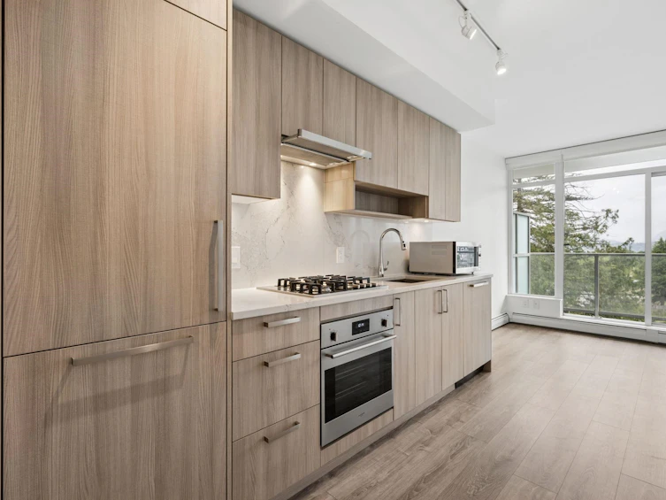704-13350 Central Avenue, Surrey, BC, V3T 0S1 - 11