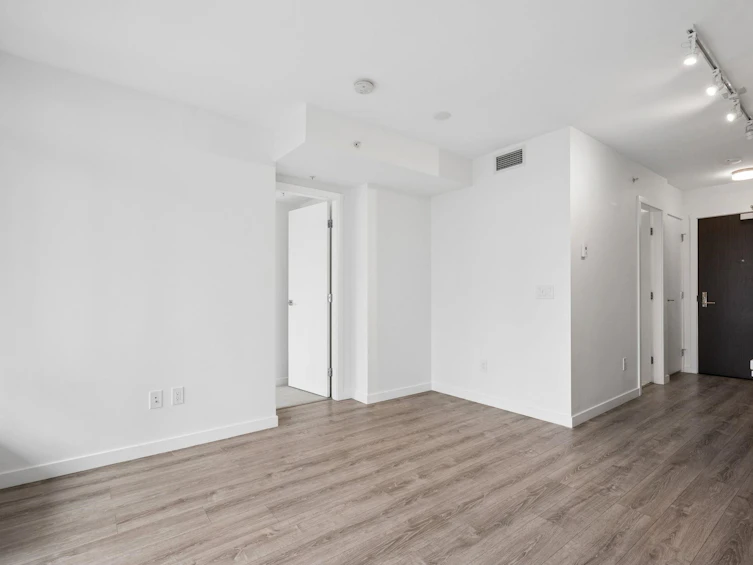 704-13350 Central Avenue, Surrey, BC, V3T 0S1 - 6