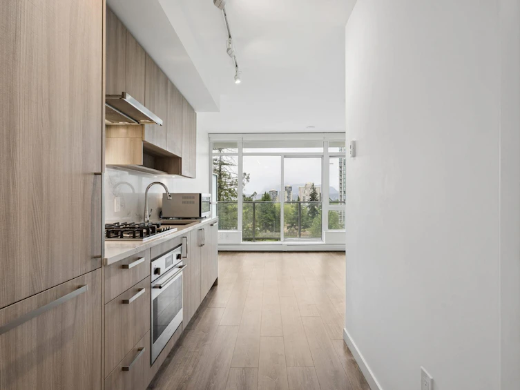 704-13350 Central Avenue, Surrey, BC, V3T 0S1 - 12