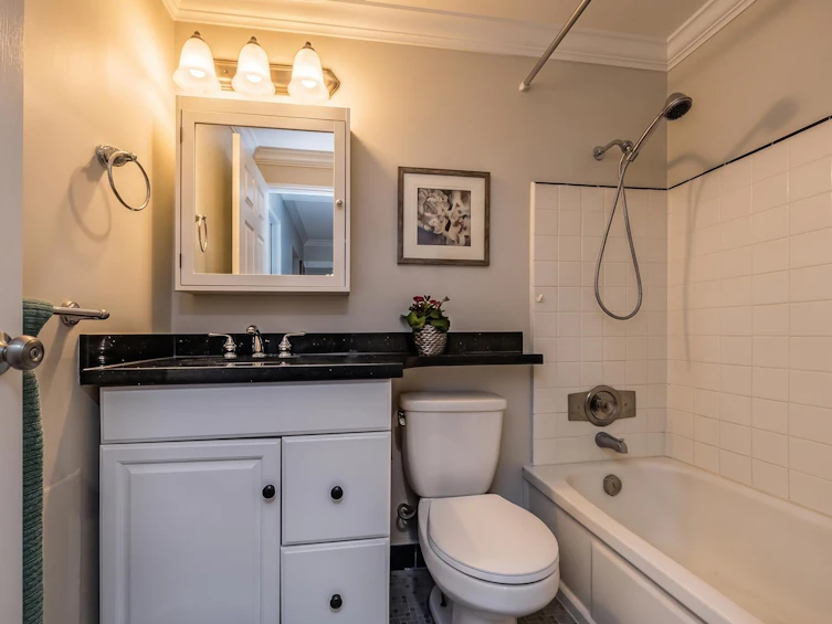 305-2430 Point Grey Road, Vancouver, BC, V6K 1A2 - 10