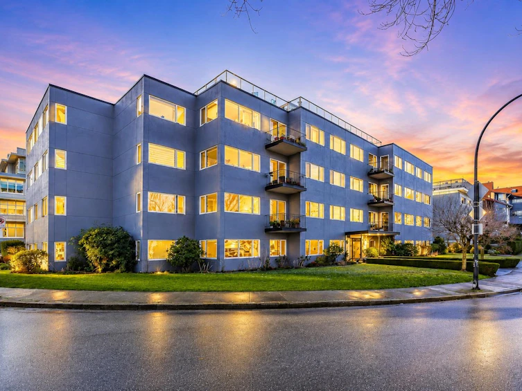 305-2430 Point Grey Road, Vancouver, BC, V6K 1A2