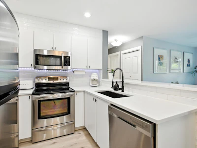 404-225 Newport Drive - 4