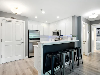 404-225 Newport Drive - 3