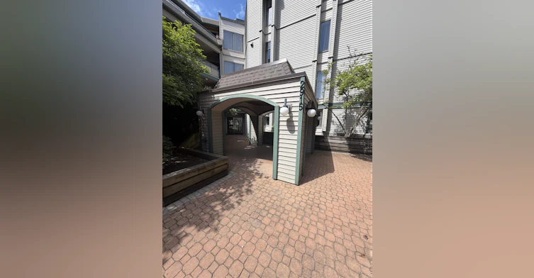 2915 Glen Drive Drive, Coquitlam, BC, V3B 7H8