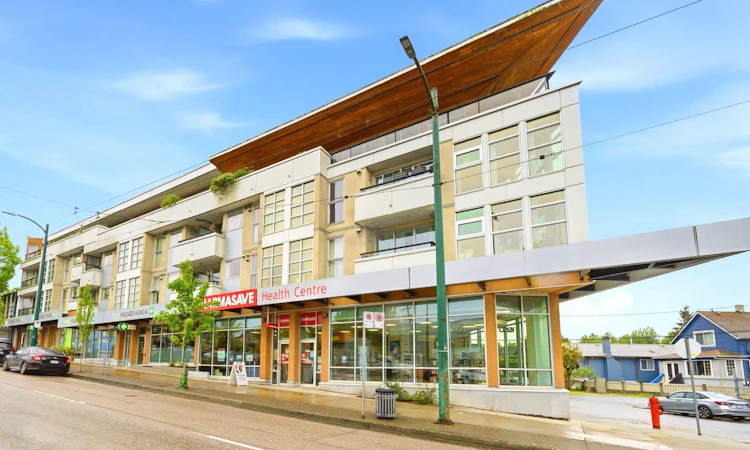 201-4338 Commercial Street