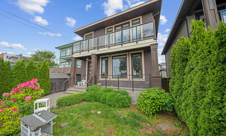 8 Glynde Avenue