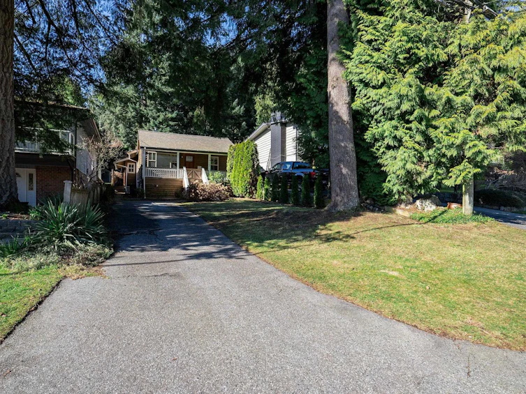3015 Royal Avenue, North Vancouver, BC, V7K 1Y6 - 38