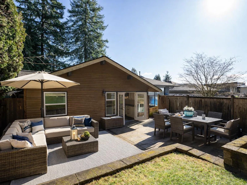 3015 Royal Avenue, North Vancouver BC V7K 1Y6