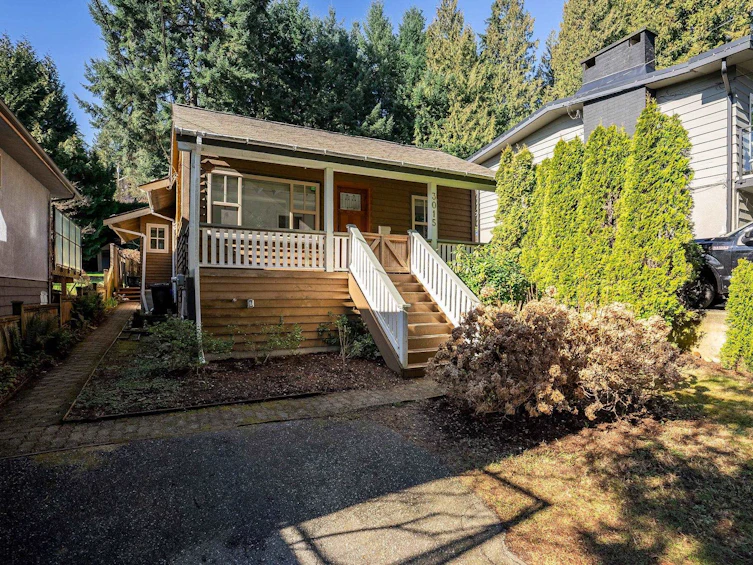 3015 Royal Avenue, North Vancouver, BC, V7K 1Y6 - 2