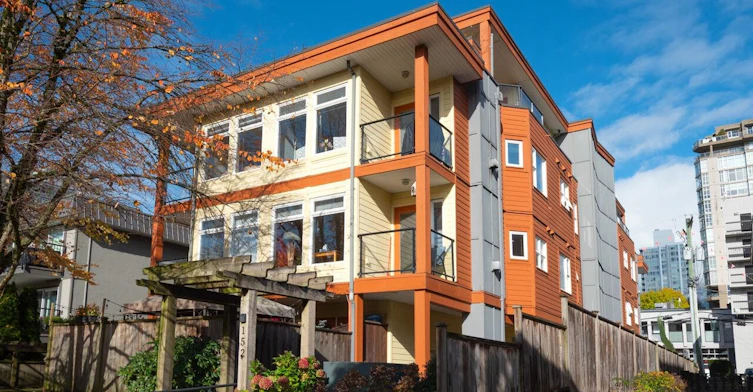 304-152 E 12th Street, North Vancouver, BC, V7L 2J4