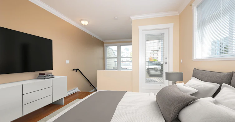 304-152 E 12th Street, North Vancouver, BC, V7L 2J4 - 2