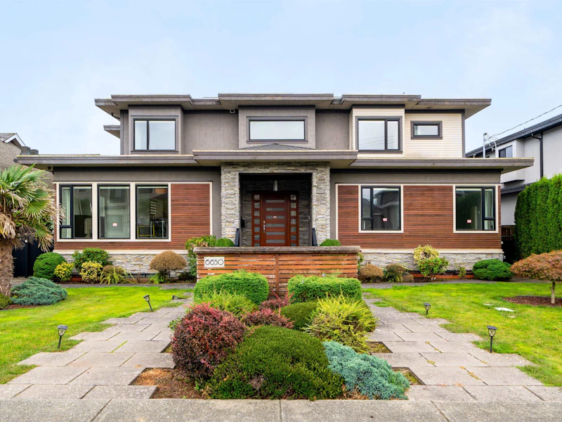 6650 Napier Street, Burnaby BC V5B 2C3