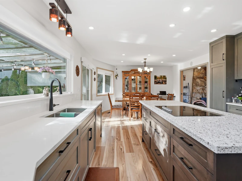 526 Yale Road, Port Moody BC V3H 3K3