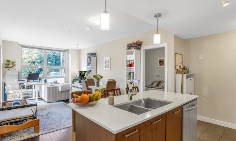204-1177 Marine Drive