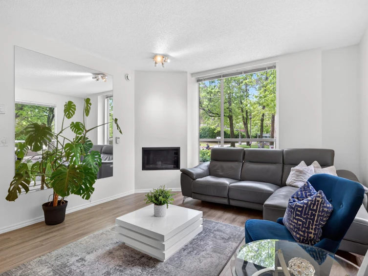 201-2668 Ash Street, Vancouver, BC, V5Z 4K4