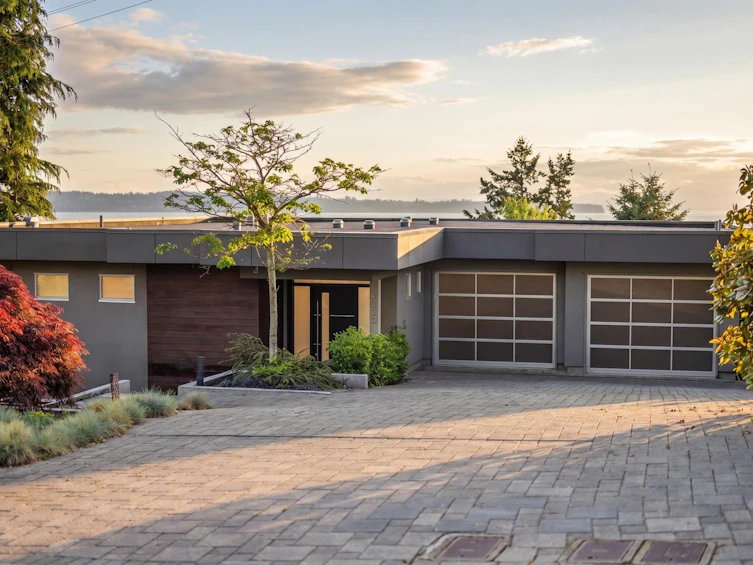14220 Marine Drive, Surrey, BC, V4B 1A8