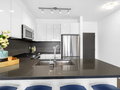 312-15168 33 Avenue - 5