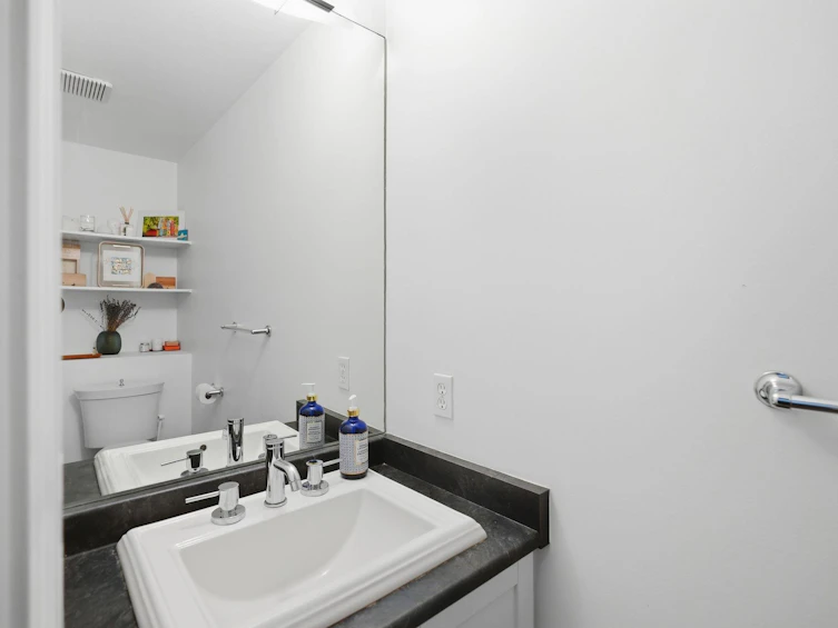 2510 W 4th Avenue, Vancouver, BC, V6K 1P6 - 3